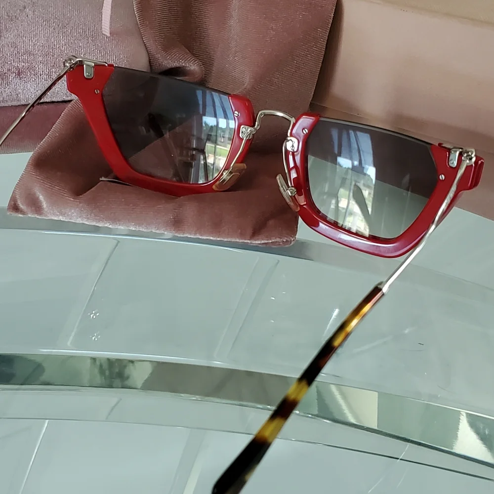 Glass - Picture 5 of 11